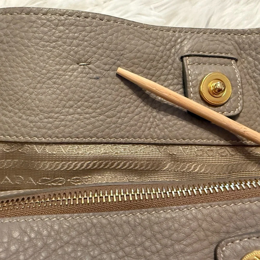 🎉HP🎉Prada Vitello Daino Tote/Satchel Handbag in Argilla Gray - Picture 12 of 16